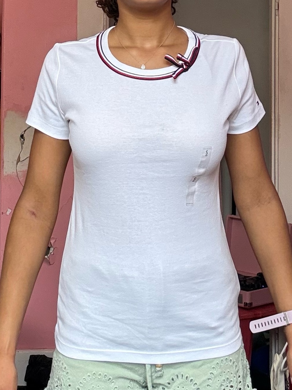 Tommy Hilfiger White Crewneck w/ Logo Colors Neckline